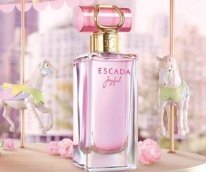 Новый цветочный аромат Joyful от Escada