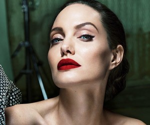 Angelina Jolie на страницах журнала Vanity Fair